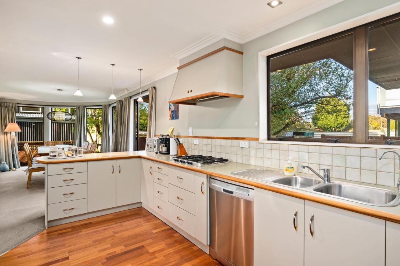Taupo Escape - Rainbow Point Holiday Home Bagian luar foto