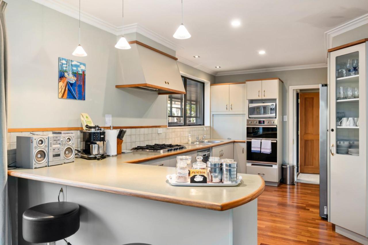 Taupo Escape - Rainbow Point Holiday Home Bagian luar foto
